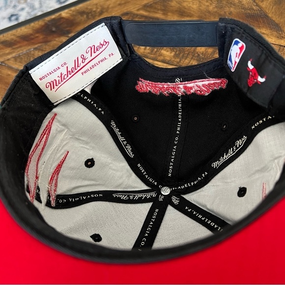 Mitchell Ness Throwback Chicago Bulls SnapBack NWOT - Picture 4 of 4